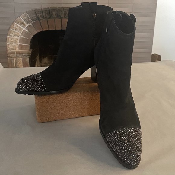 Stuart Weitzman Studgal Studded Cap Toe nubuck leather Ankle Boots 10M - Picture 6 of 12